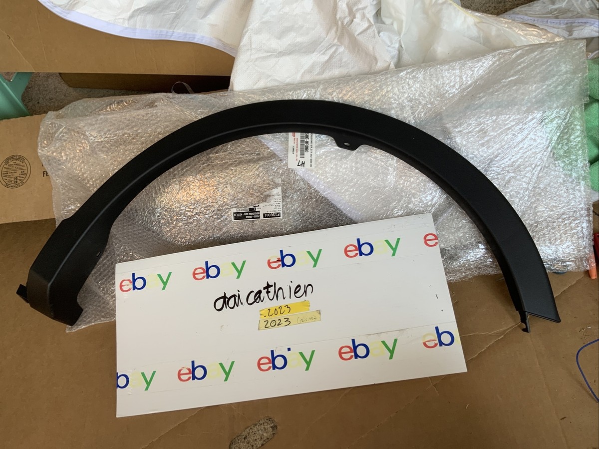 2013-2015 Toyota RAV4 Rear Left Wheel Arch Opening Molding 75606