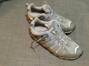 womens walking boots size 6