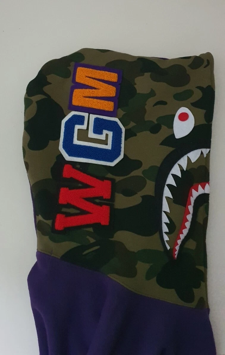 A BATHING APE (BAPE) Felpa con cappuccio A BATHING APE Shark full zip prezzo consigliato £ 415 viola mimetica felpa con cappuccio BAPE