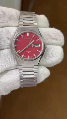 昭和レトロ　SEIKＯクォーツアラ―厶ダイレクトＯＮ450赤未使用品動作ＯK Seiko 5 Vintage Automatic Textured Red Dial (changed) Mens Wrist