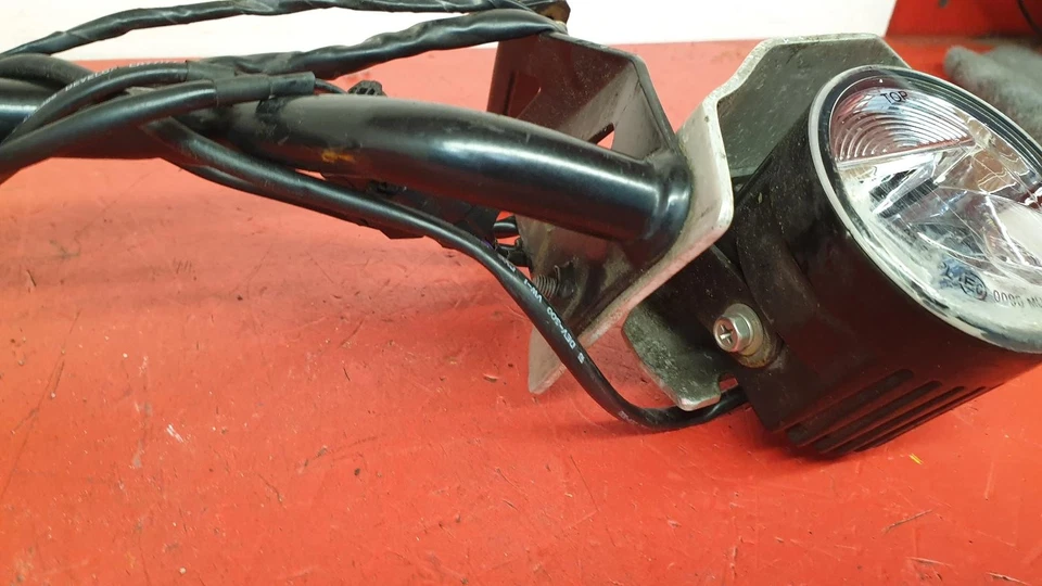 PAR DE FOCOS TRIUMPH EXPLORER + TELAR Y BARRA DE MONTAJE 2014 Foto 3 de 4