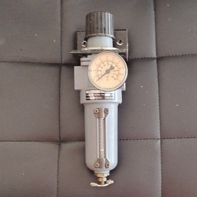 Devilbiss Filter & Regulator Unit 250/150 PSIG Max AC220