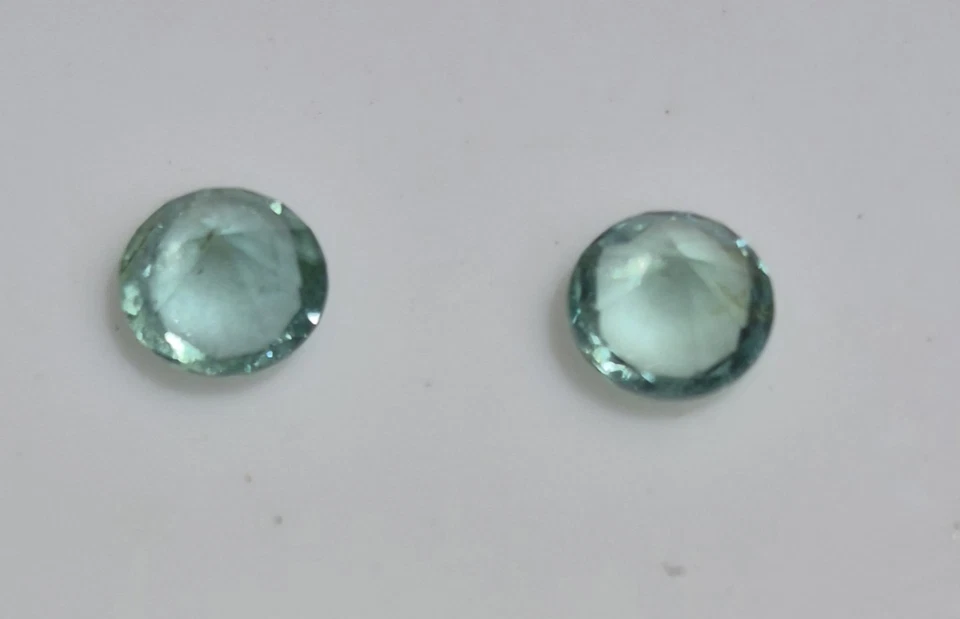 MATCH PAIR LIGHT PASTEL GREEN EMERALDS mm5 0.78ct UNTREATED - Image 2 of 4