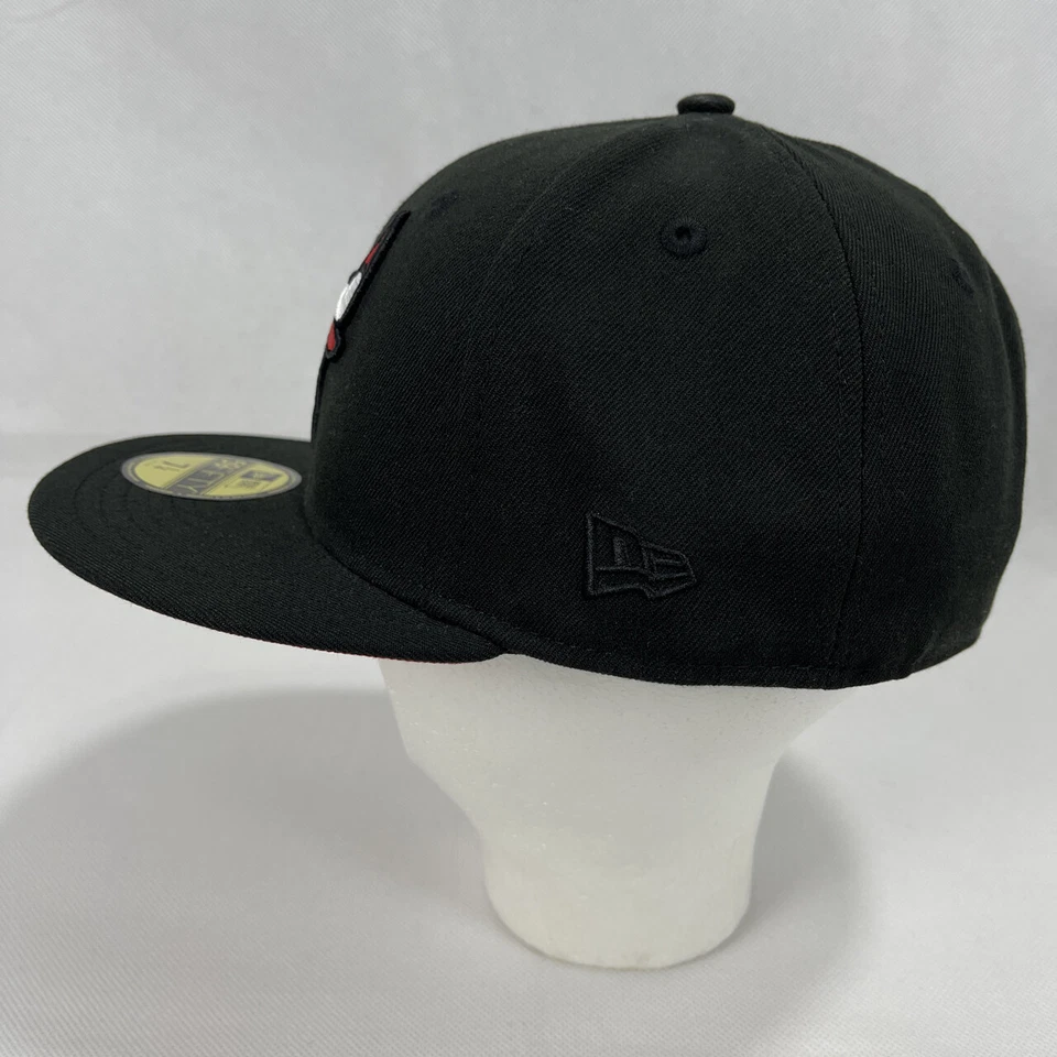 New Era 59FIFTY CHICAGO BULLS NEGRO Parche Trofeo ROJO UV SOMBRERO AJUSTADO 7 1/4 NUEVO CON ETIQUETAS Foto 4 de 4