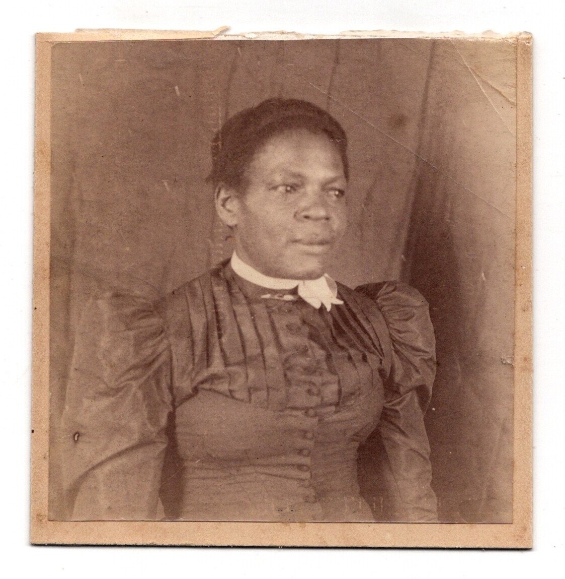 CIRCA 1880s SQUARE CABINET CARD AFRICAN AMERICAN LADY IN BLACK VICTORIAN DRESS