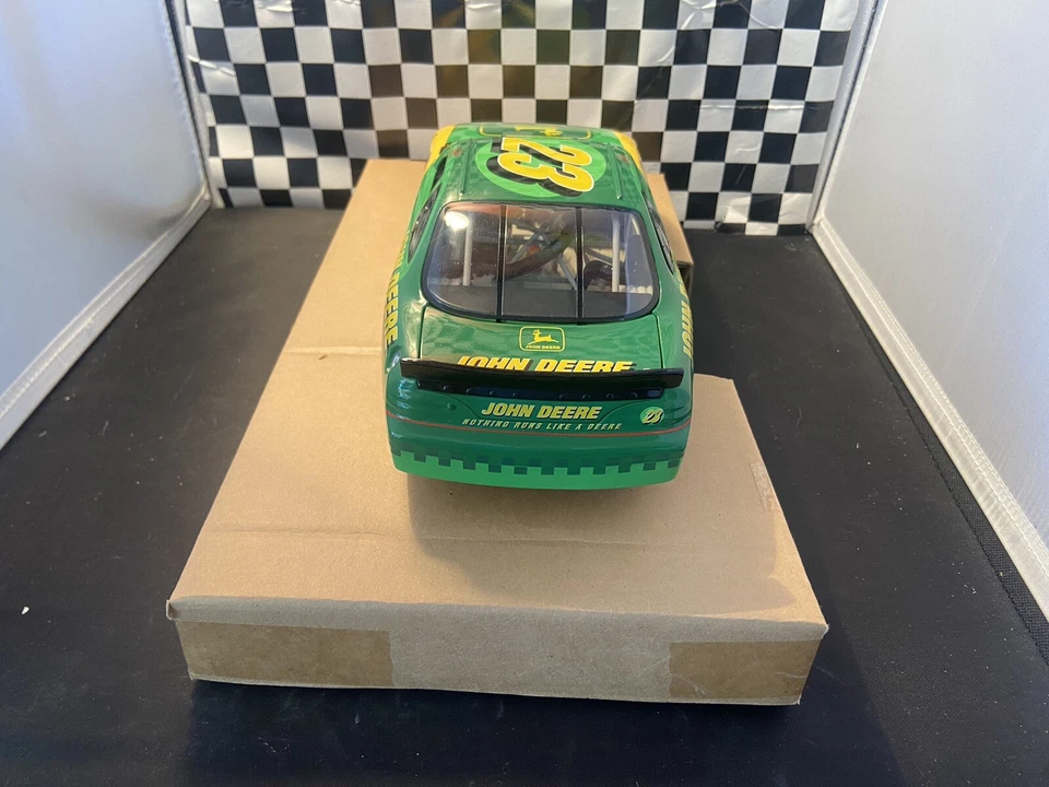 Chad Little 1996 #23 John Deere NASCAR 1/18 精密比例压铸汽车带盒 — 第 4/4 张图片