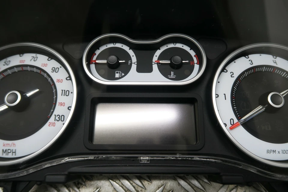 Fiat 500L 2013 5 puertas diésel automático velocímetro cuadro de instrumentos Ref9538 Foto 4 de 4