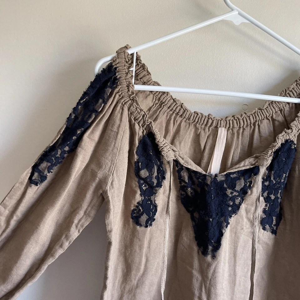 Blusa Bailey 44 marrom preta mistura de linho ombro frio tamanho pequeno - Imagem 2 de 4