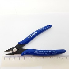 1 X MINI CUTTING PLIERS. MAX 1mm. CB6