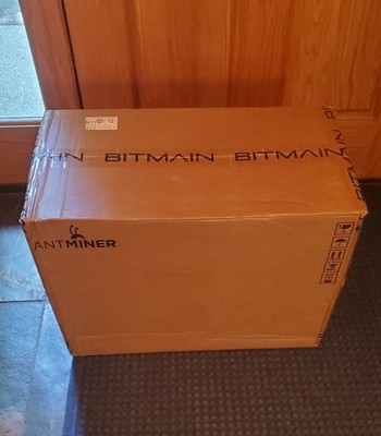 NEW Bitmain Antminer Z15 Pro 860KSol/s - Read Item Description- IN HAND US