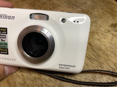 Nikon COOLPIX S30 10.1MP Digital Camera - White TESTED Working