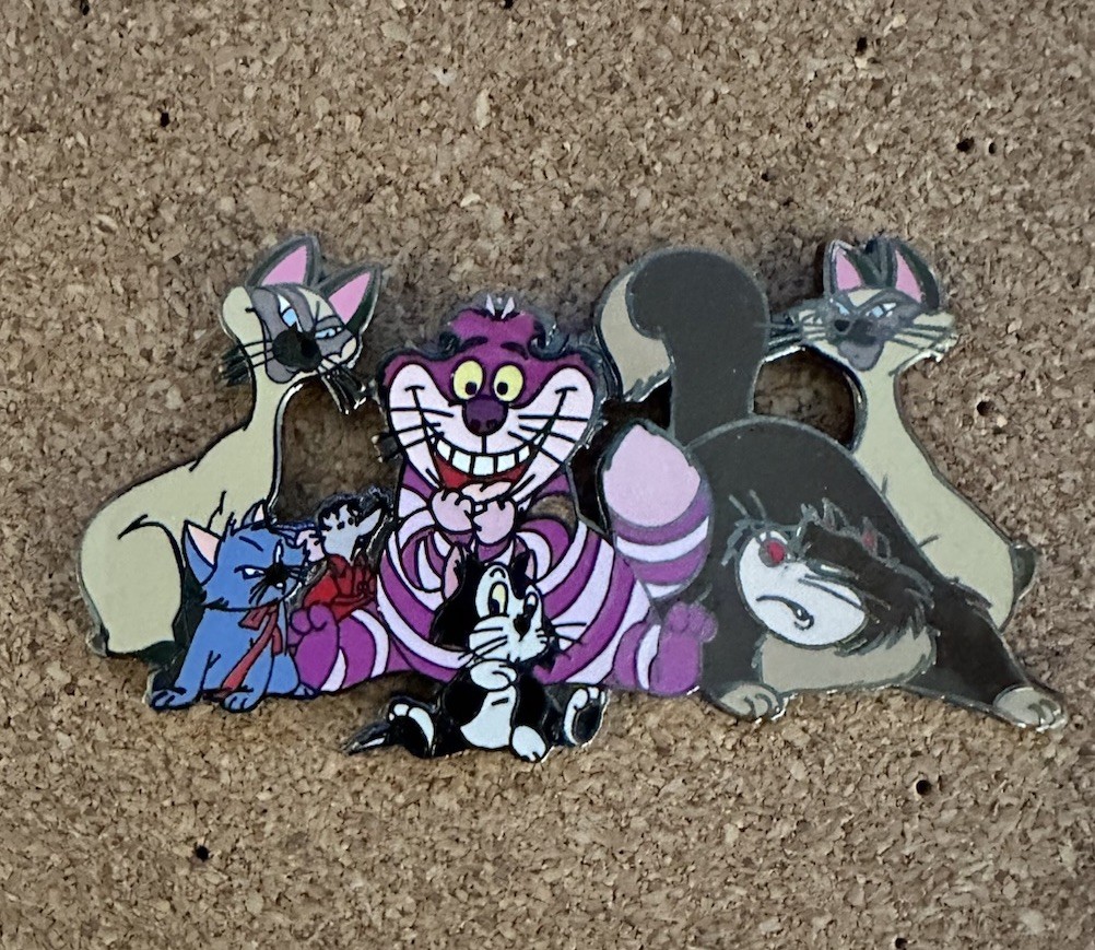 Disney Jumbo Disney Cats Cheshire Figaro Lucifer Si & Am Evil Villain Pin