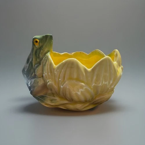 Unmarked McCoy Pottery Frog On Lotus Flower Planter Vintage Yellow Green