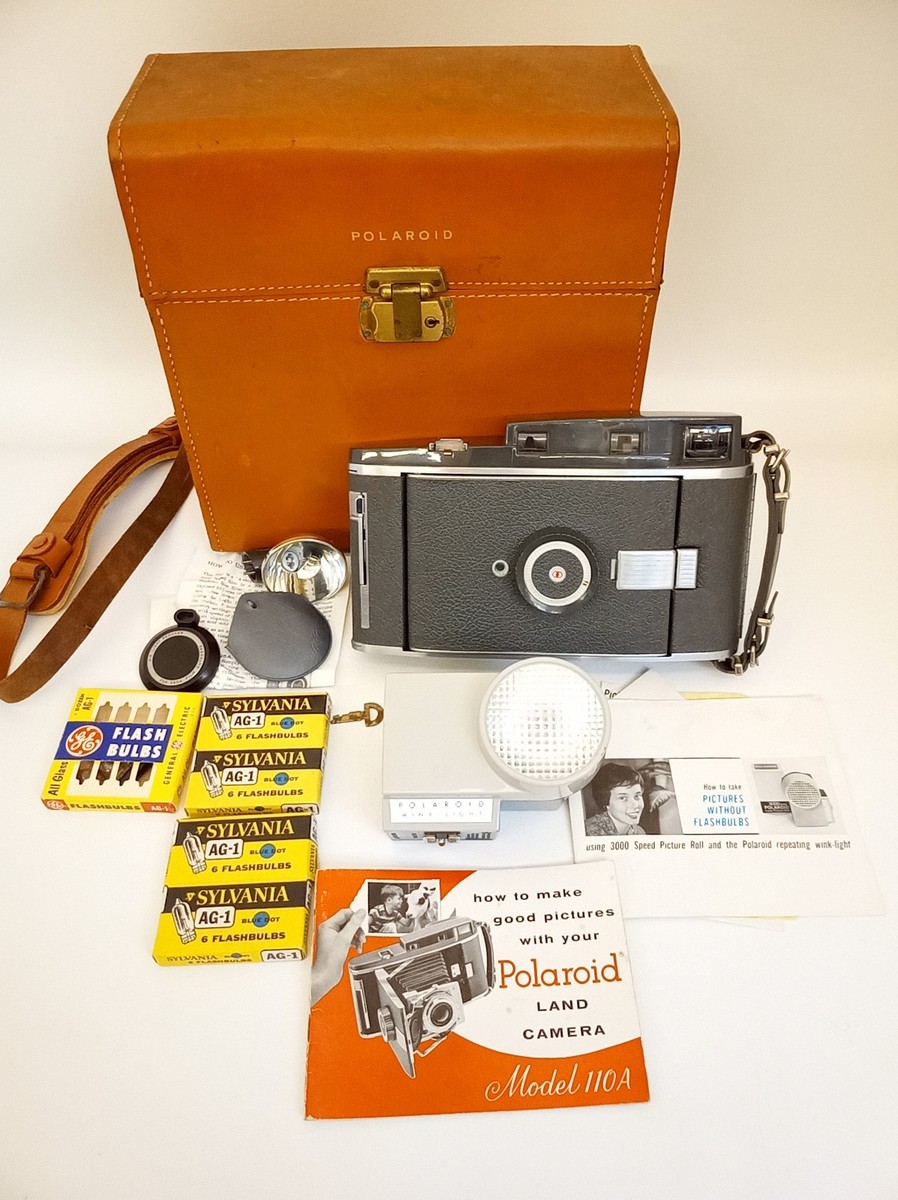 Vintage Polaroid land camera model 110A + case Wink-Light flash