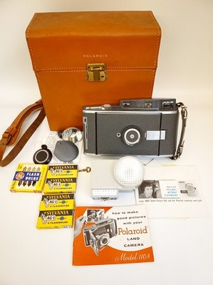 Vintage Polaroid land camera model 110A + case Wink-Light flash
