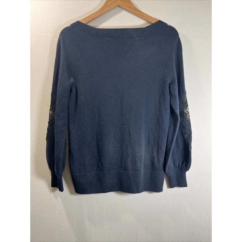 Suéter feminino LOFT Ann Taylor tamanho pequeno manga de renda azul marinho manga longa gola redonda - Imagem 4 de 4