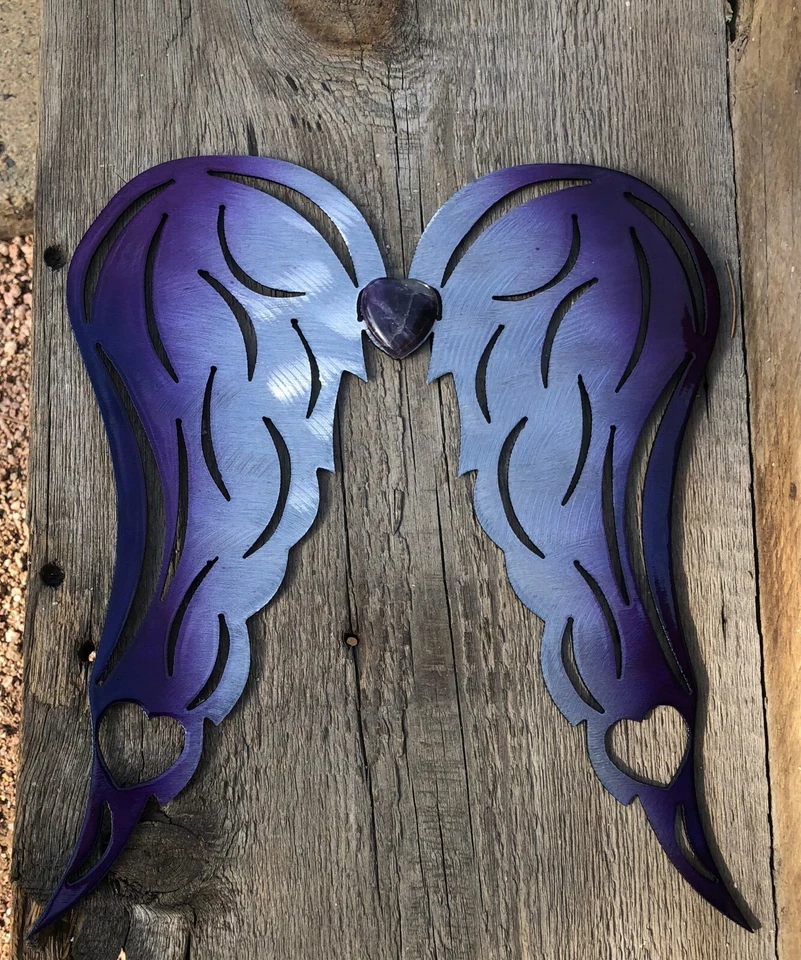 Alas de corazón - Arte de pared de metal - Teñido de púrpura con piedra púrpura 12" x 10 1/2" Foto 2 de 2