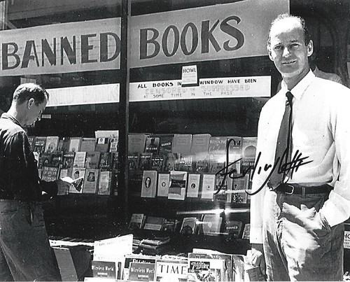 BEAT POET LAWRENCE FERLINGHETTI SIGNED 8X10 BANNED BOOKS LAST WALTZ SAN FRANCISC
