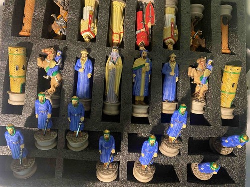 Medieval Times Crusades set chess men Arabians vs Christians Crusade NO Board - Picture 5 of 8