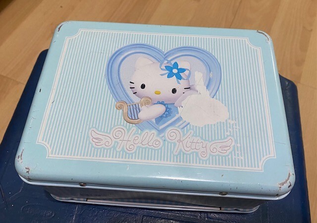 Rare 2001 Angel Light Blue Hello Kitty Metal Lunch Box with handle