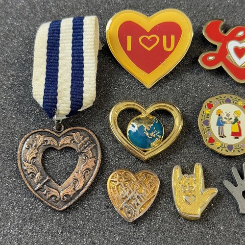 Lot of 9 Hearts Heart Love Hands Pins Pinbacks #48786 - Picture 2 of 7