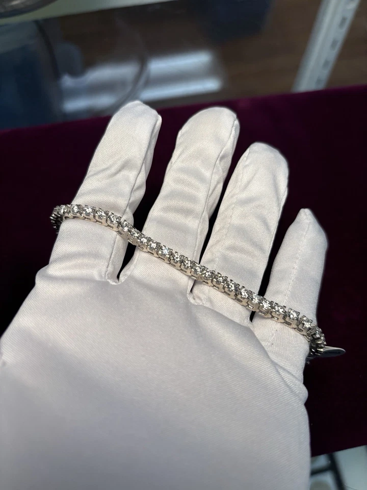 Brazalete de tenis de diamantes de 5 quilates de oro blanco de 14 quilates de 8 pulgadas Foto 3 de 4
