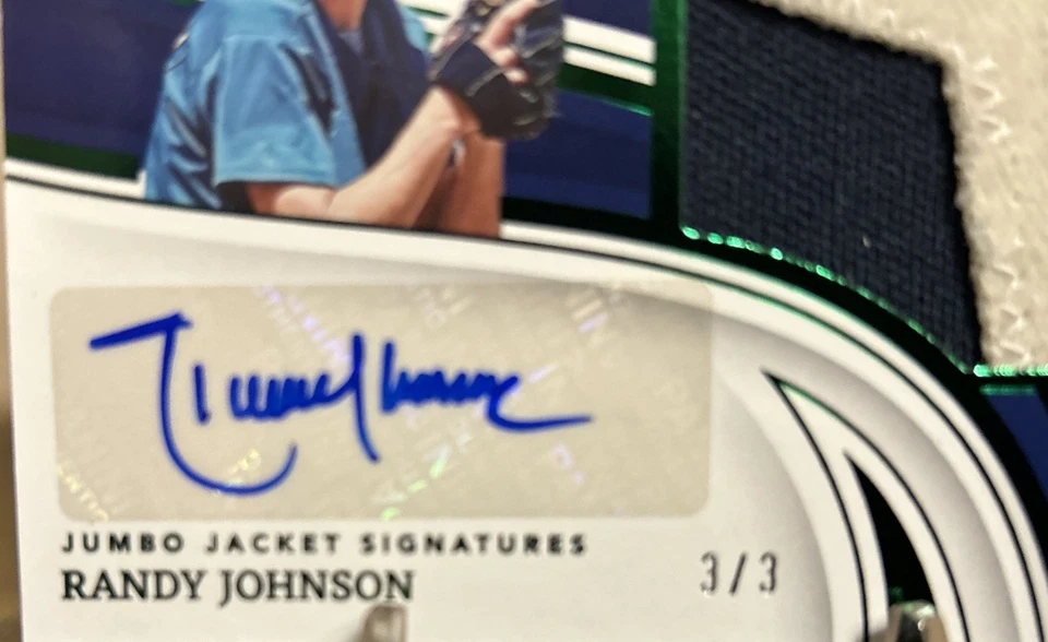 Chaqueta Jumbo Colección Immaculate 2023 Signatures Salón de la fama Randy Johnson 3/3 #JJS-RJ Foto 2 de 3