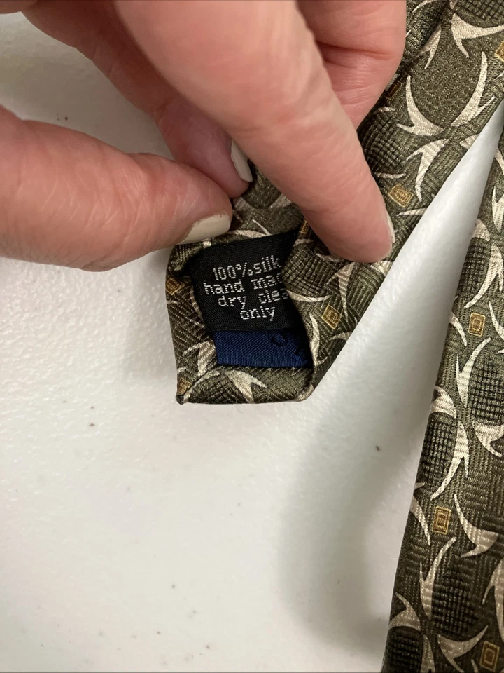 Corbata para hombre Carlos De Venezia verde geométrica hecha a mano 100 % seda Foto 3 de 4