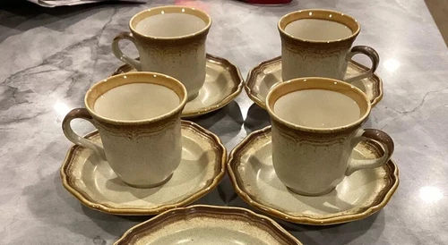 mikasa whole wheat e8000 4 tea/coffee cups with 4 saucers Made In Japan.