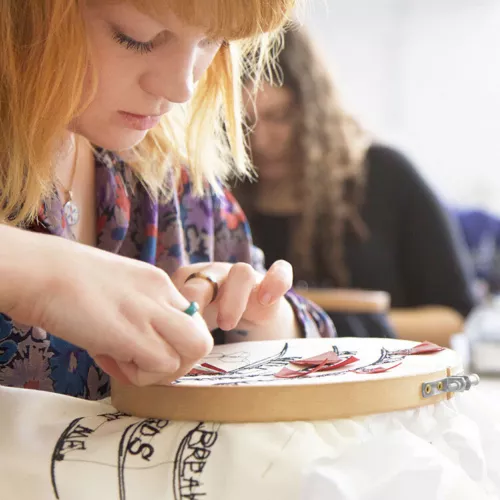 Lote de 100 madejas de coser hilos de algodón de punto de cruz multicolores - Imagen 6 de 9