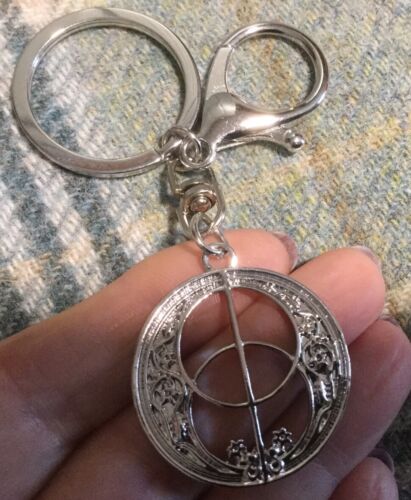 Glastonbury Chalice Well Keyring  - Picture 1 of 6
