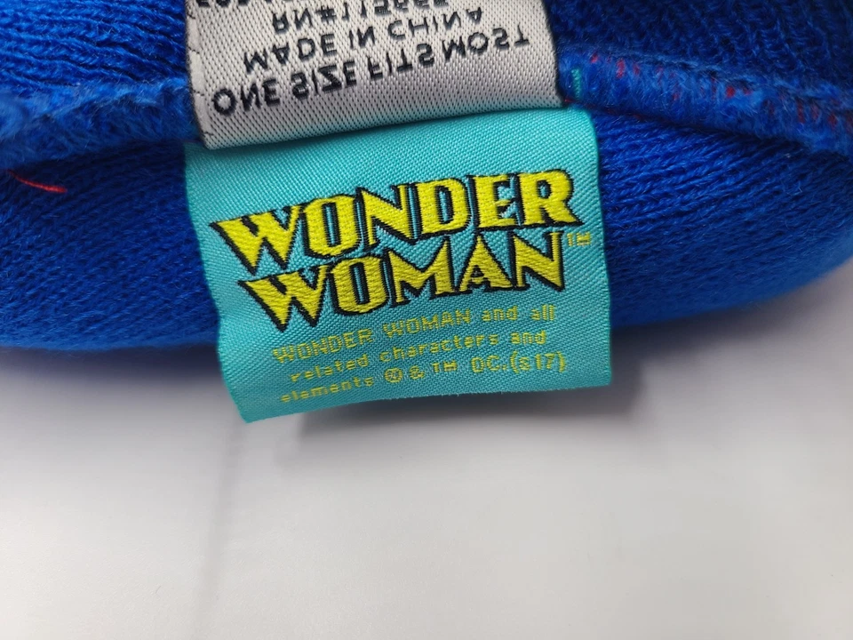 女性神奇女侠DC漫画Pom Beanie冬季针织帽袜超级英雄 — 第 4/4 张图片