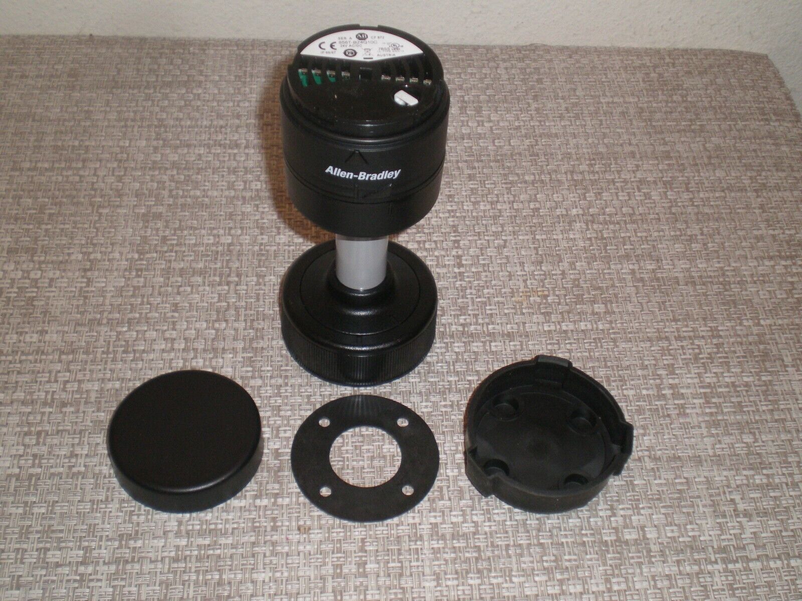 New! Allen Bradley 856T-B24Q10C Pole Mount Base and Cap 10cm Free Shipping!