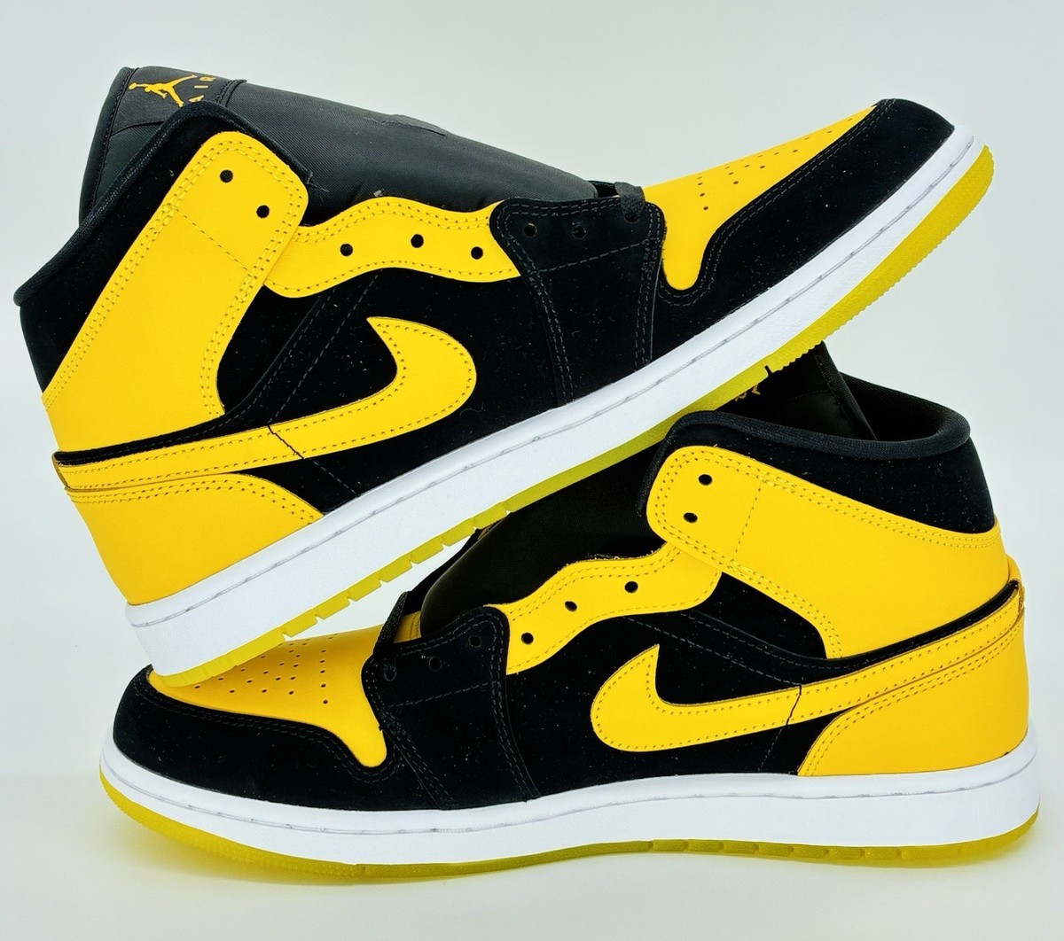 M 11 Air Jordan One Mid SE Black/Varsity Maize– White (HJ 6654–071