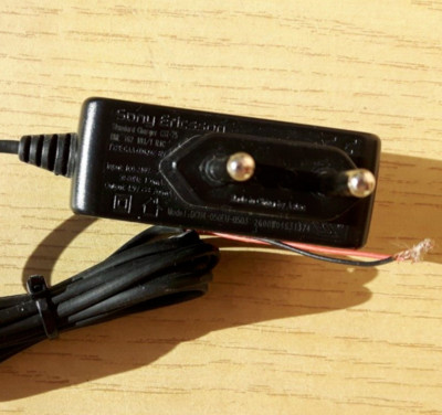  4,9 Volt 700 mA AC/DC Adapter ohne Stecker, Ladekabel Sony Ericsson 5V 0,7A  