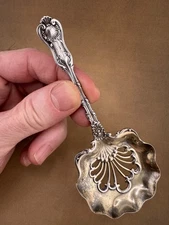 Imperial Queen Whiting Sterling Silver Bon Bon Server  4-5/8" 14 grams