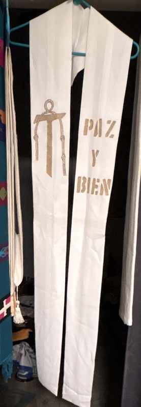 Christian Clergy Stole Vestment White with Tau Cross & "PAZ Y BIEN" Text