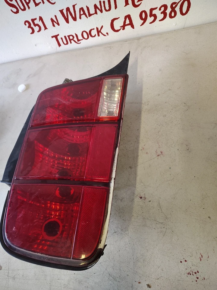 Conjunto de luz trasera - regular TYC 11-6067-01 para Ford Mustang 05-09 Foto 4 de 4