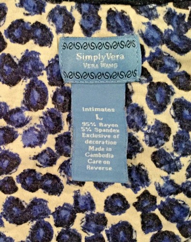Simply Vera by Vera Wang juniors L blouse w/blue white design Rayon blend EUC - Picture 7 of 7
