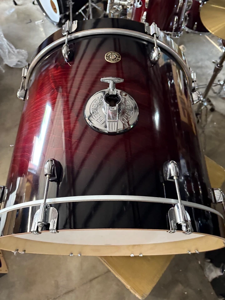gretsch catalina maple 22 diameter x 18 deep bass drum, deep cherry burst finish - Image 2 of 4