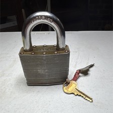 Master No. 15 Steel Padlock Hardened Shackle Keyed Different 3/8in Silver