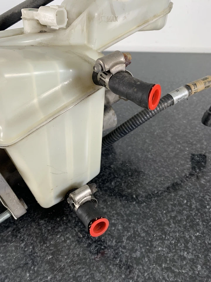 Conjunto de cilindro maestro de freno híbrido Ford Escape Mercury Mariner 2005-2008 2,3 L Foto 4 de 4