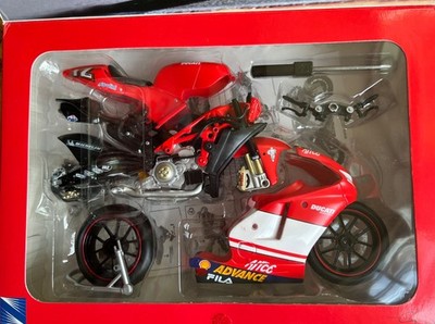 Newray Ducati Desmosedici 2004 Troy Bayliss 1:12 Diecast Model Kit