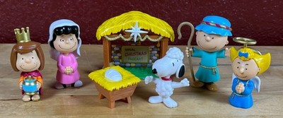 Peanuts Charlie Brown 7-Piece Nativity Scene PVC Figurines Deluxe Set Snoopy