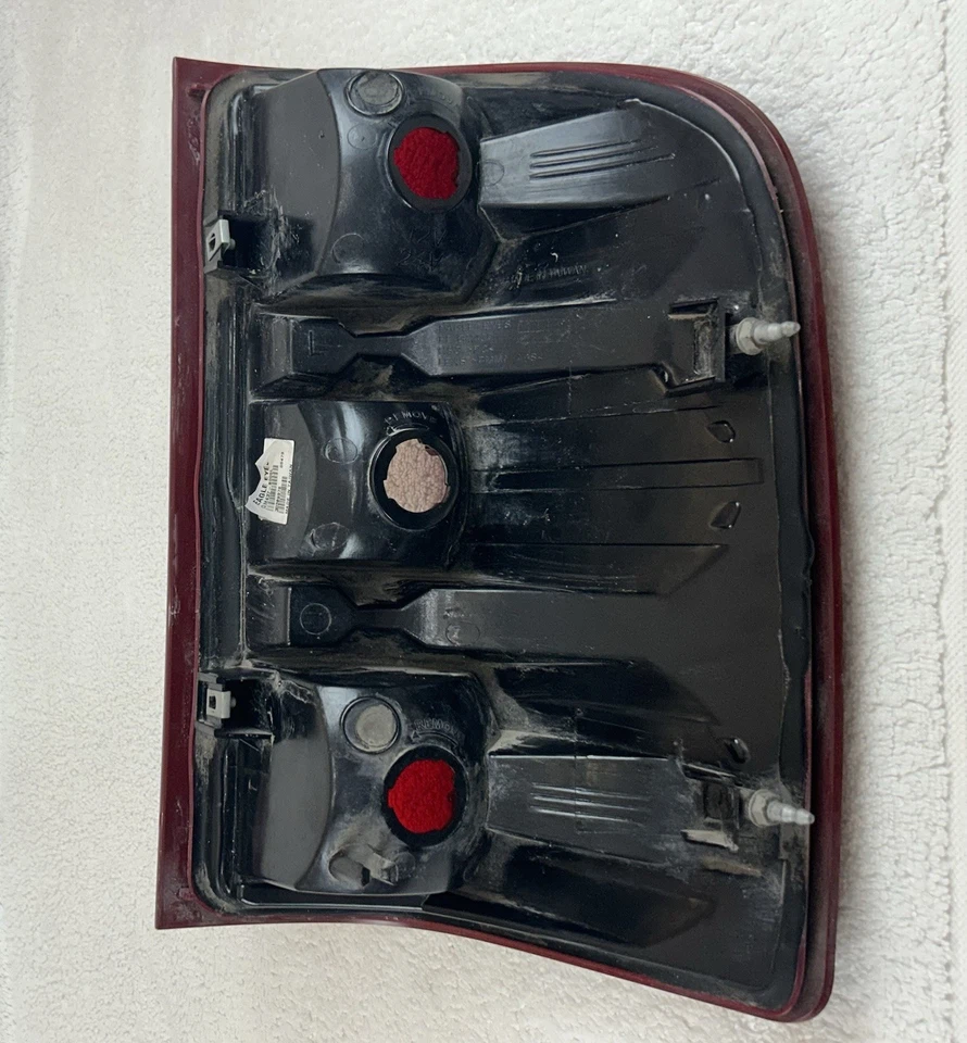 Luz trasera para Chevrolet Silverado 1500 2007-2013 y Silverado 2500 HD LH 07-10. Foto 3 de 4