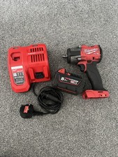 Milwaukee M18 FUEL FMTIW2F12-502X 18v 1/2" Impact Wrench 5.0Ah Battery Charger