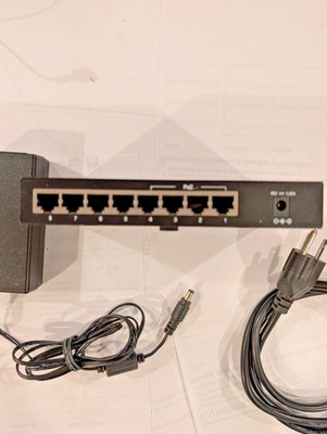   Luxul XFS-1084P 8-Port Fast Ethernet PoE Switch 4 PoE Ports + Adapter!