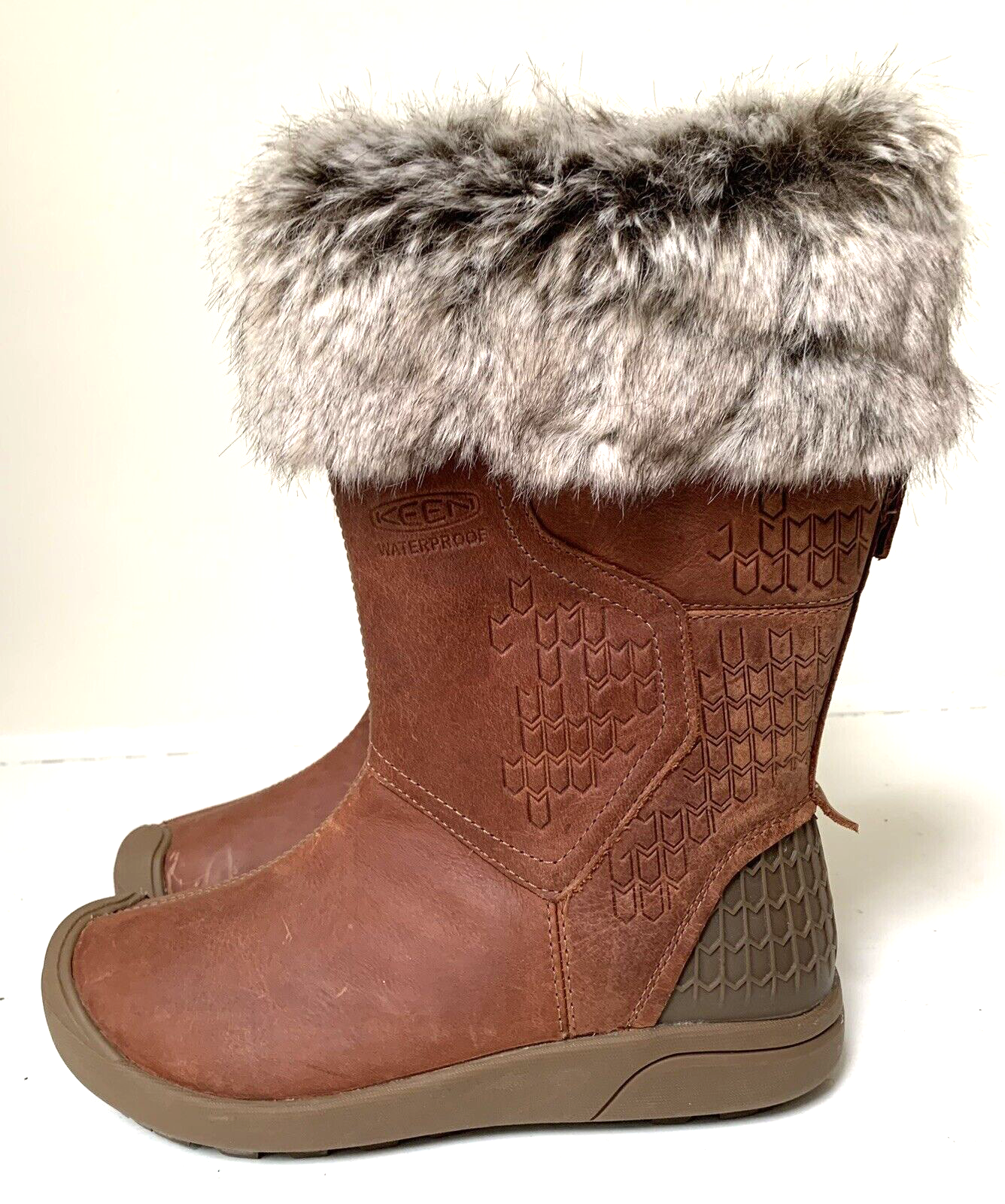 Stivali KEEN in pelle marrone 200 grammi isolati bordo in pelliccia sintetica da donna taglia 5 US 35 EU