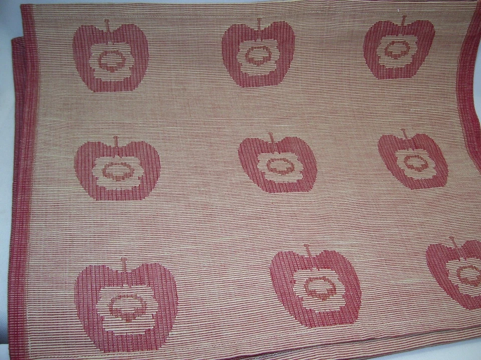 Set of 4 Crate and Barrel Apple Themed Placemats 14.5 x18 New - Image 3 of 4