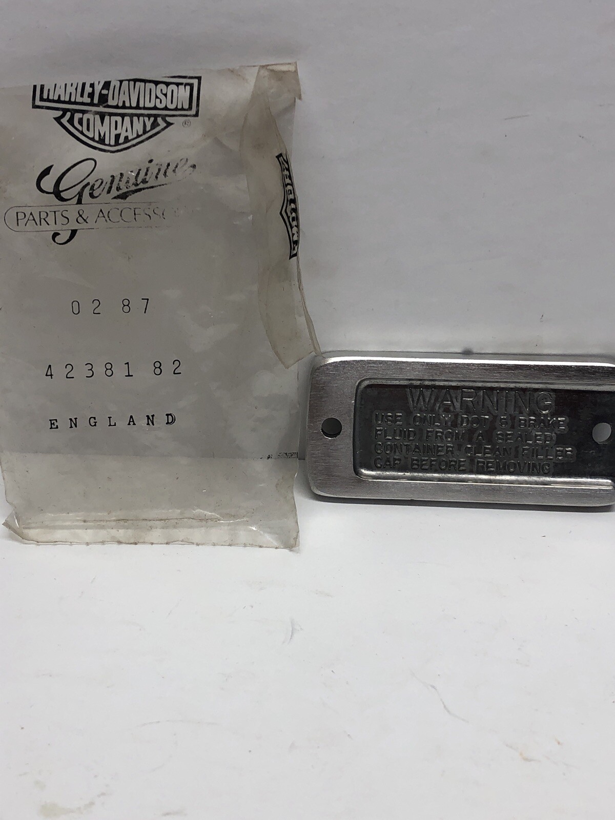 1 NOS HarleyDavidson Rear Brake Master Cylinder Cover OEM 4238182 XL